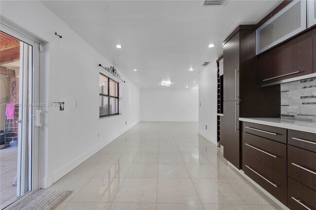Building Photo - 9646 SW 151 Ave