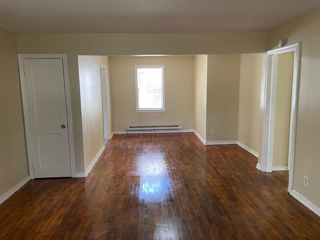 Building Photo - **AVAILABLE NOW** 2 Bedroom / 1 Bathroom Home for Rent in Columbus, GA***