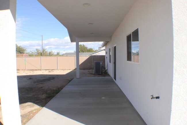 Building Photo - Modern Living in California City