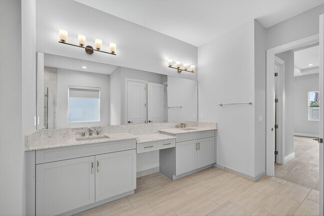 Building Photo - 9901 Regency Wy