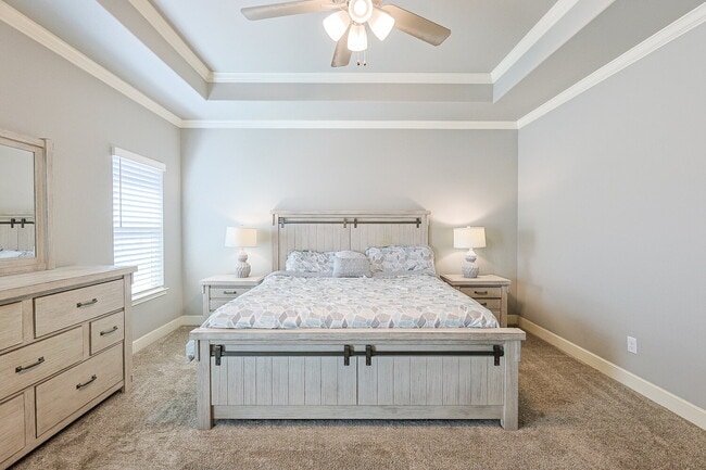 Building Photo - Stunning 4-Bedroom with 3 Full Baths & 3 Car Garage in Charming Brooke Heights!