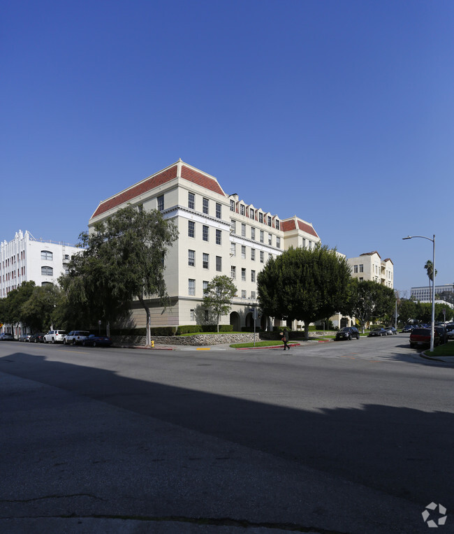 Building Photo - Chateau Chaumont Apartments