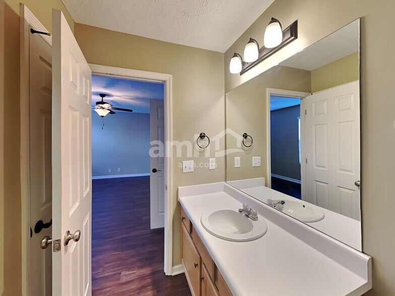 Building Photo - 4861 Nina Marie Ave