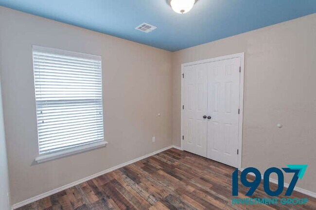 Building Photo - Stunning 3-Bedroom Home in OKC with Modern...