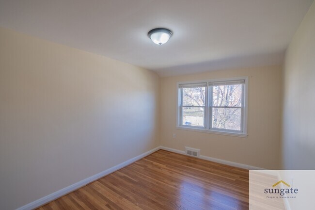 Building Photo - 1444 Meridene Dr