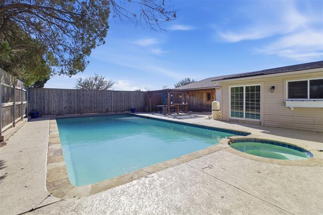 Building Photo - 2504 Northcrest Dr