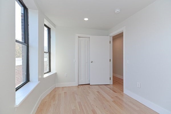 Building Photo - 1674 Beacon St