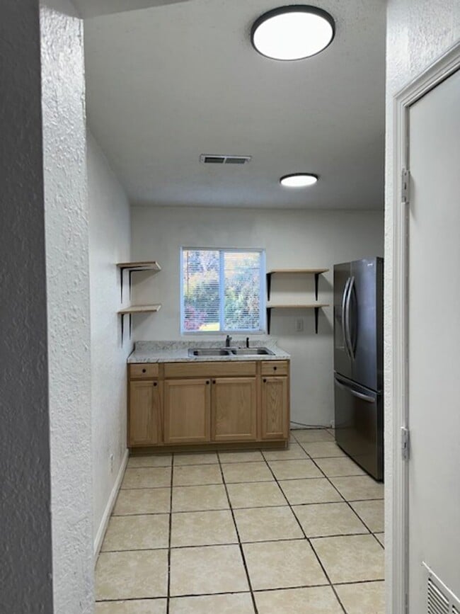 Building Photo - JP - Early