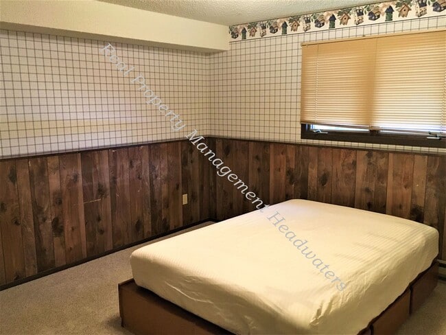 Building Photo - 5 Bedroom 3-1/2 Bath House For Rent