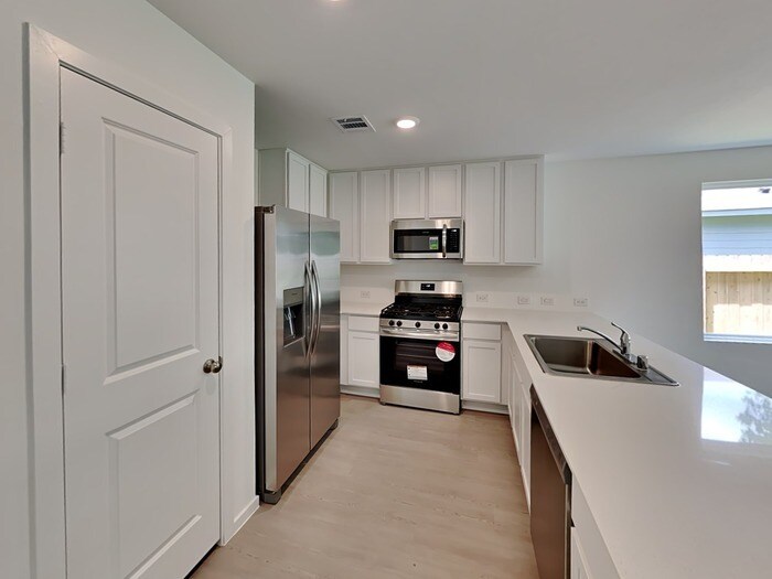 Building Photo - 25687 Roy Rogers Ct