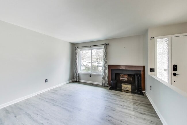 Building Photo - 3 bed + 2 Full + 2 half Bath - End Unit TH