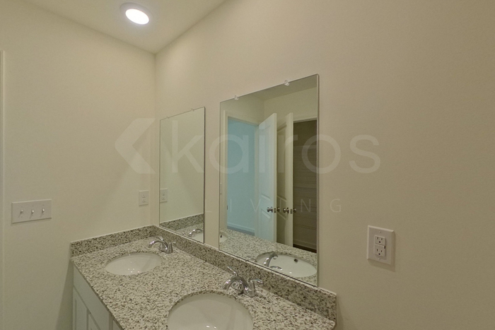Building Photo - 108 Flat Rock Ml Trl