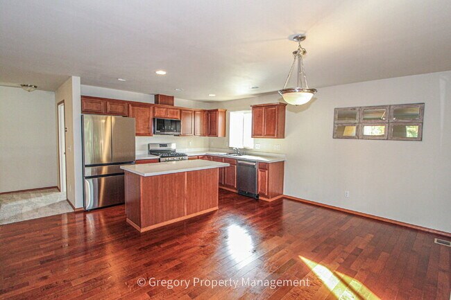 Building Photo - 14622 4th Ave W