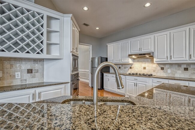 Building Photo - 6533 Riveredge Dr