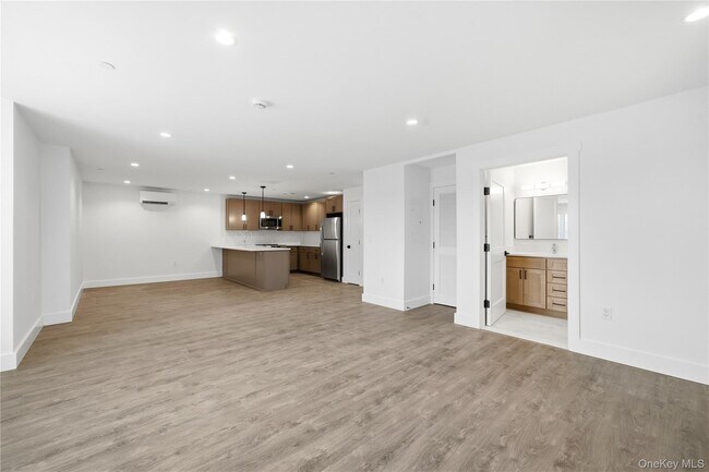 Building Photo - 180 Deer Park Ave