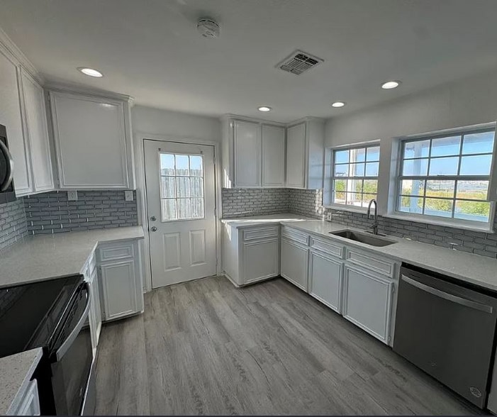 Building Photo - 3021 Laguna Shores Rd