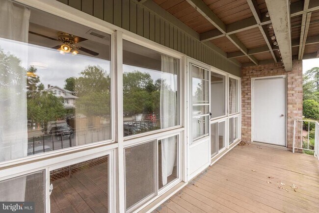 Building Photo - 22 Manor Cir