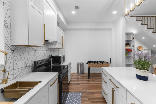 Building Photo - 1278 Plaza Ave SW