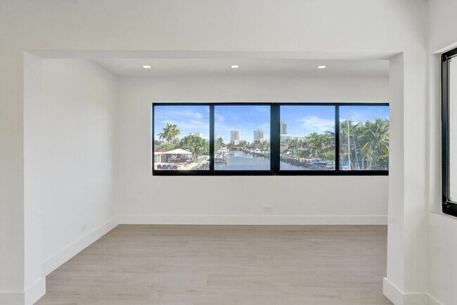 Building Photo - 840 SE 22nd Ave