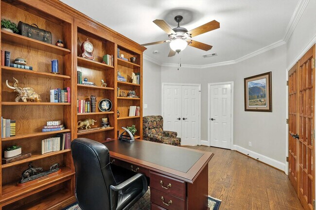 Building Photo - 2303 Chapelwood Dr