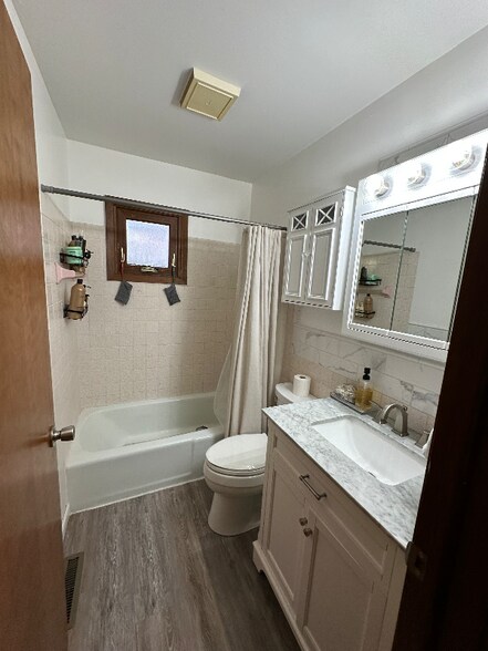 Building Photo - 1115-1115 Duluth Ave N