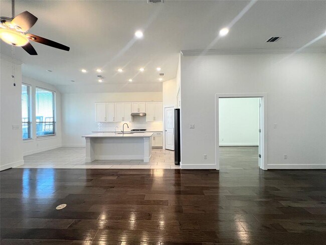 Building Photo - 6124 Teodoro Bend