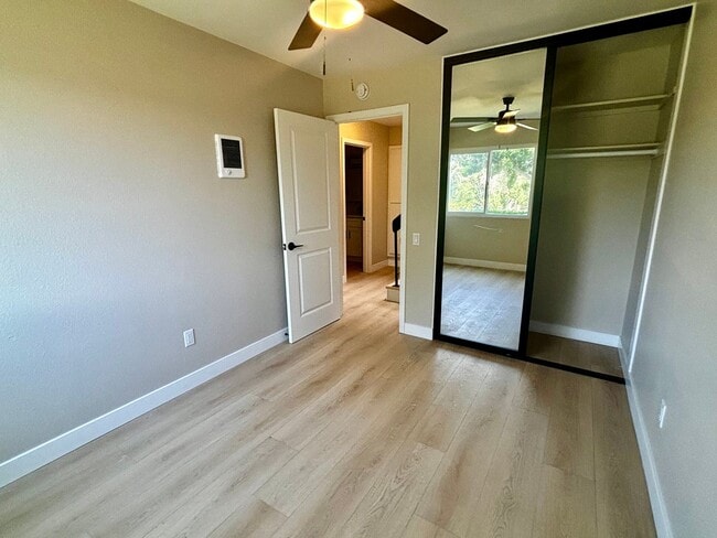 Building Photo - Remodeled 3 bed 2 bath townhome in Friars ...
