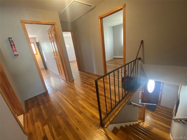 Building Photo - 732 3rd St