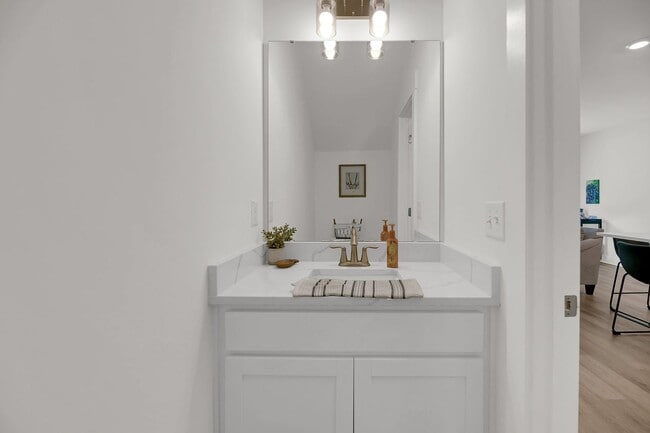 Building Photo - Gorgeous West Ashley Town home!