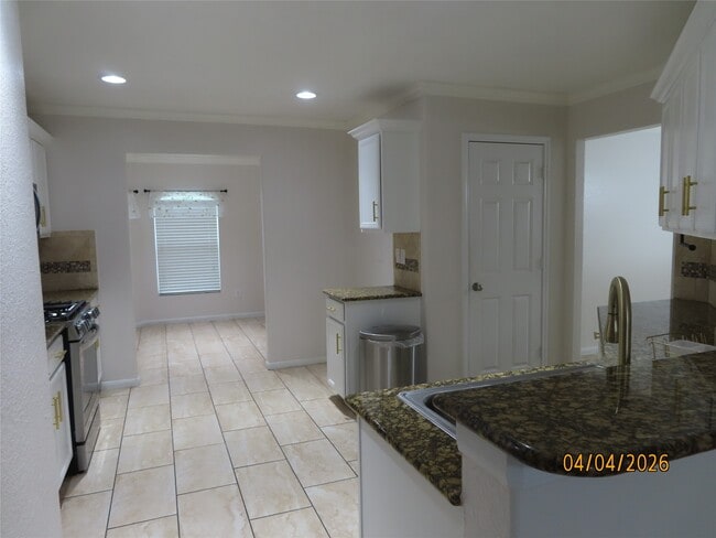 Building Photo - 15631 S Fall Fern Cir