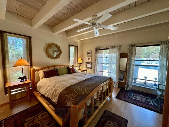 Building Photo - Beautiful Home on the Creek!