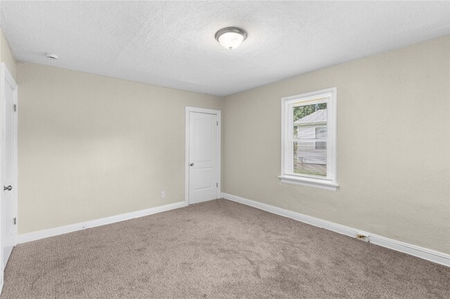 Building Photo - 10194 Imperial Dr