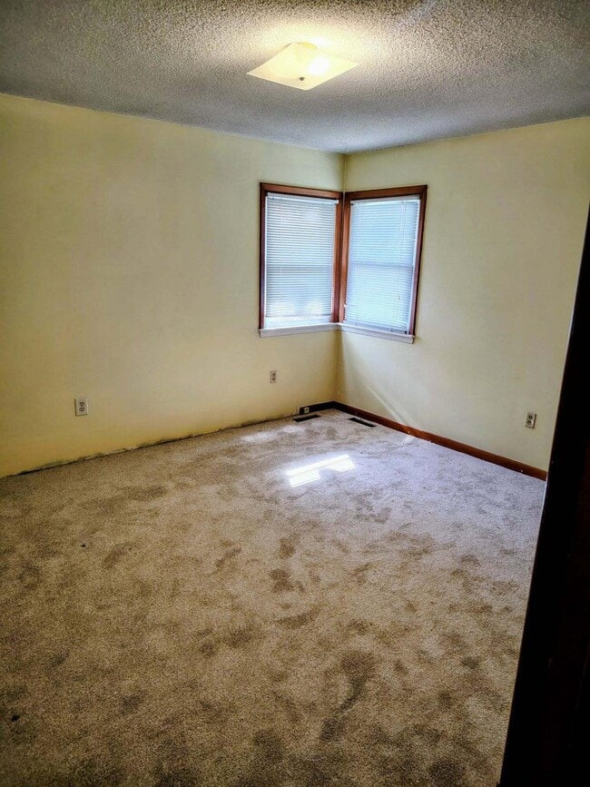 Building Photo - 309 W Leslie Ln