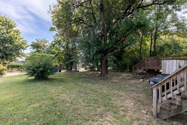 Building Photo - 915 S Shelby St