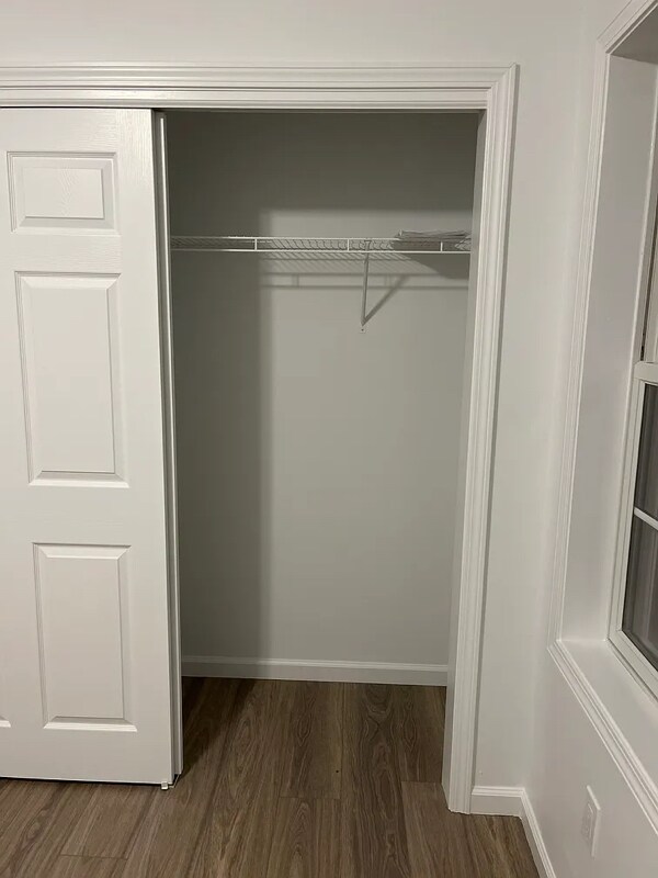 Building Photo - 156 Grove Ave