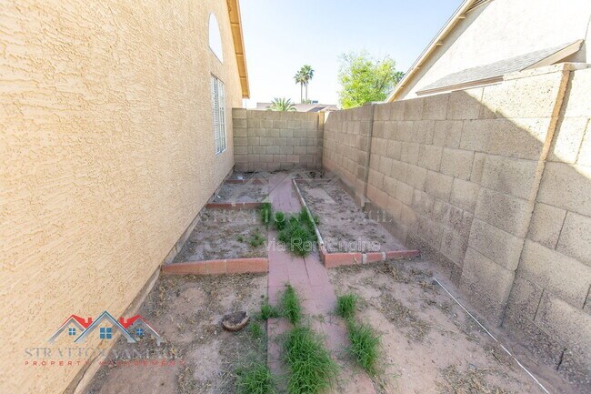 Building Photo - 3950 W Saragosa St