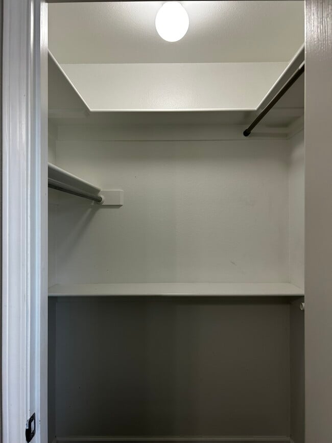 Building Photo - 210-210 Hidden Meadows Dr