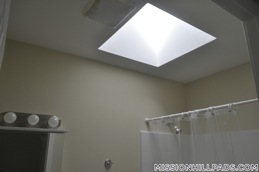 Building Photo - 13 Ruggles St