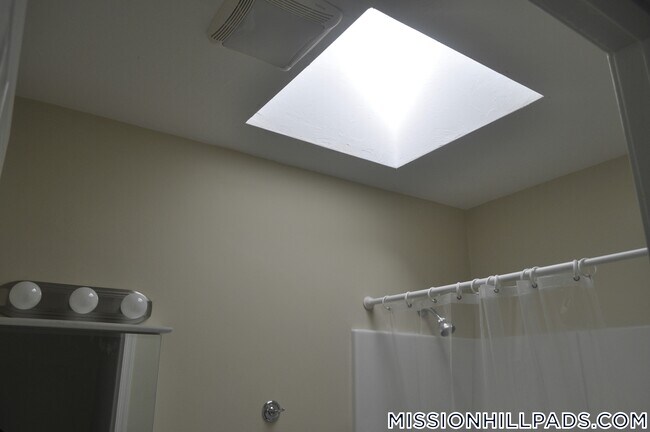 Building Photo - 13 Ruggles St