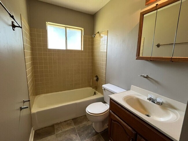 Building Photo - 7606 Rockingham Dr