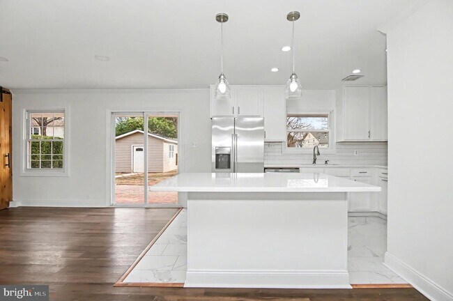 Building Photo - 312 E Gordon St