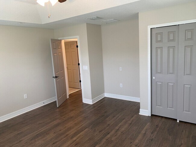 Building Photo - 1061 Clifton Springs Ln