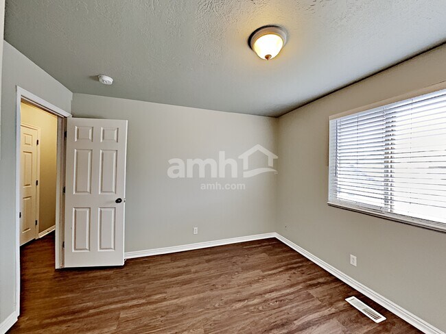 Building Photo - 4973 W Badger Ln