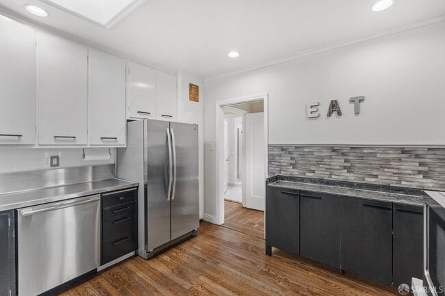 Building Photo - 112 Baden St