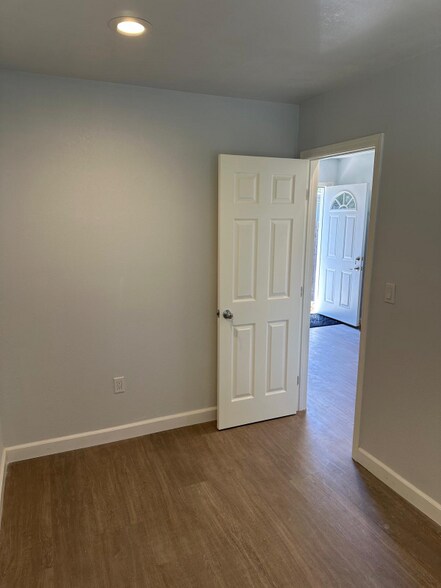 Building Photo - 1451 Santa Clara Ave