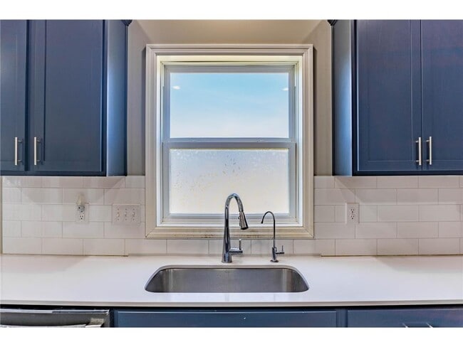 Building Photo - 1582 Edgebrook Ln