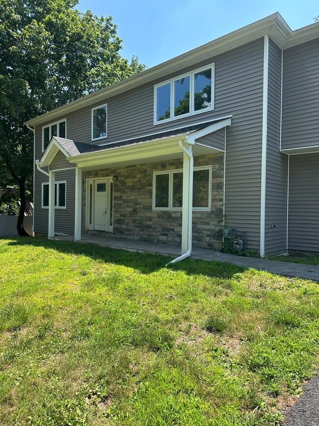 Building Photo - 250 Blauvelt Rd