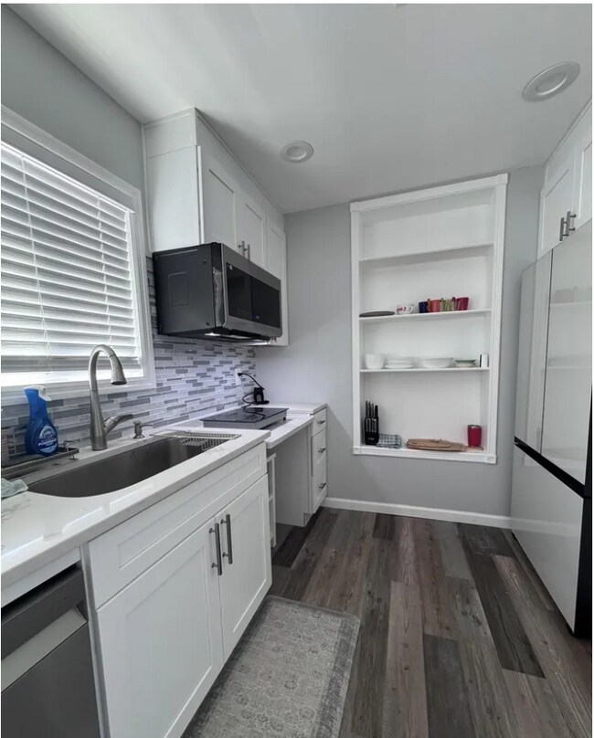 Building Photo - 422 Skyview Dr