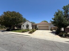 Building Photo - 4 bed, 3 1/2 bath beautiful home Wood Ranch home