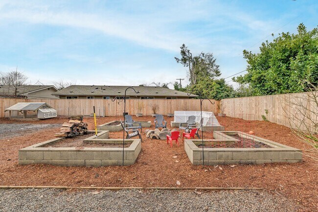 Building Photo - Charming Hillsboro Bungalow with RV Parking & Modern Upgrades!